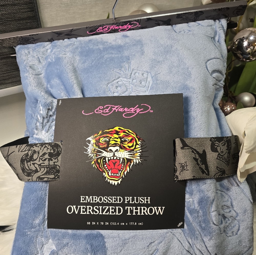 Ed Hardy Embossed plush oversized throw 60in x 70in new